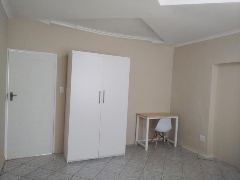 To Let 1 Bedroom Property for Rent in Woodstock Western Cape